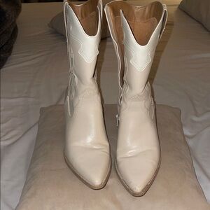Universal Thread Cream Heeled Boots